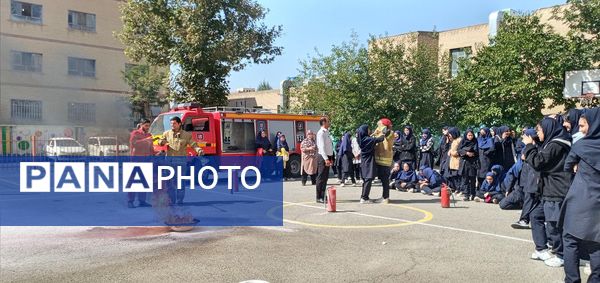 آموزش اطفای حریق در دبیرستان حضرت معصومه(س) ناحیه 4 کرج 