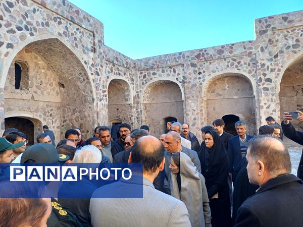 بازدید استاندار و همراهان از کاروانسرای رباط قلی جاجرم
