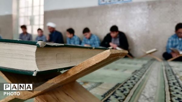 محفل قرآنی  در دبیرستان دوره اول پسرانه سیدالشهدا(ع)