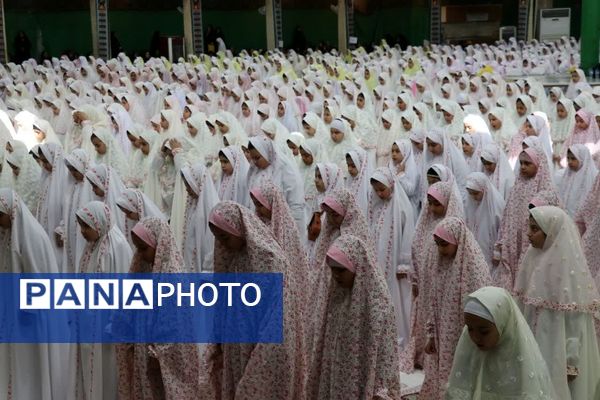 جشن تکلیف ۲۰۰۰نفری دانش‌آموزان دختر شهر یزد 