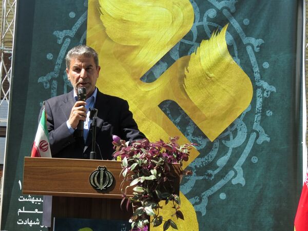 نواختن زنگ سپاس معلم در هنرستان محمودیه بجنورد