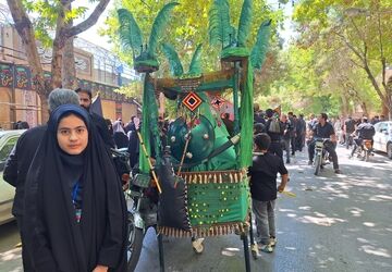 مراسم عاشورای حسینی در انگورستان ملک اصفهان