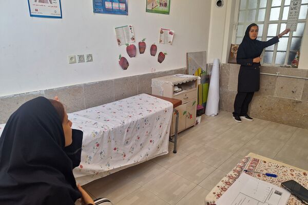 بینایی سنجی و توزیع قرص آهن در آموزشگاه پویش ناحیه ۳شیراز 