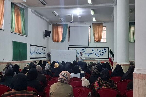 جلسه آموزش سوادرسانه‌ای در دبیرستان ولیعصر ناحیه یک شهرری