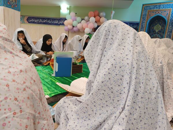 برگزاری محفل انس با قرآن در دبیرستان شهدای اقتدار ملارد با یاد و نام سیدحسن نصرالله