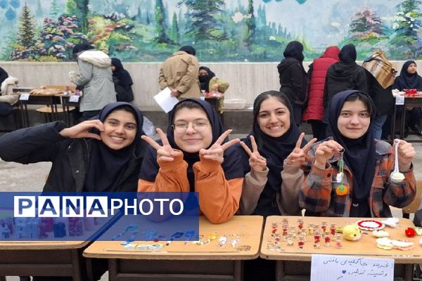 برگزاری بازارچه اقتصادی در دبیرستان شاهد تکتم