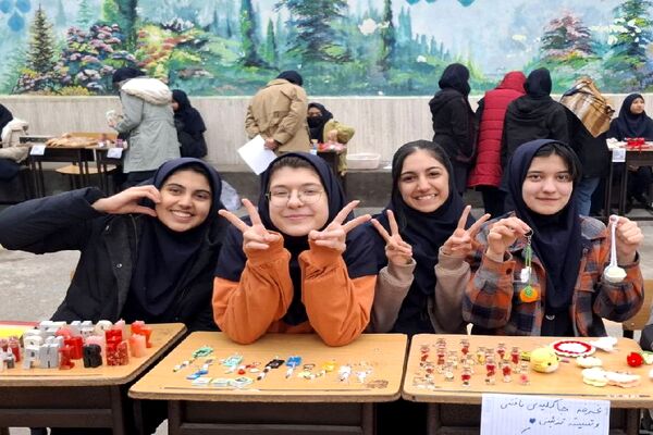 برگزاری بازارچه اقتصادی در دبیرستان شاهد تکتم