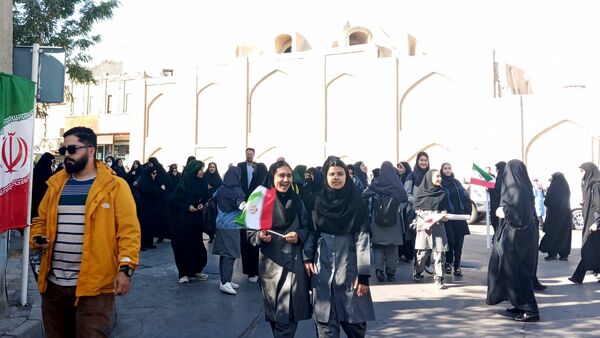حضور پرشور دانش آموزان اراکی در یوم الله 13 آبان 