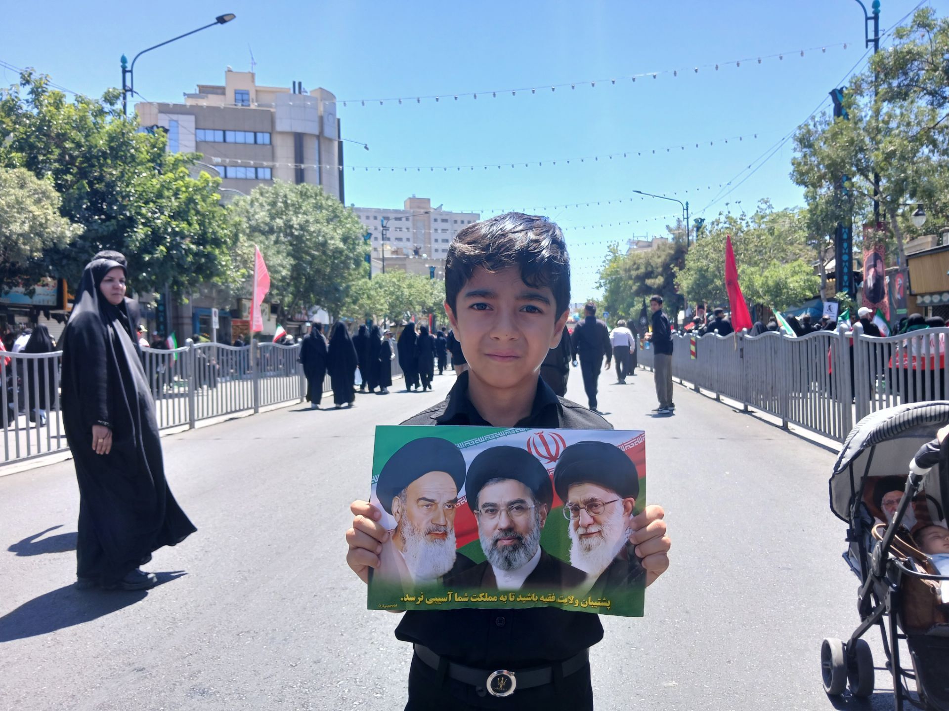 بدرقه باشکوه و میلیونی رهبر شهید در قلب مشهد مقدس