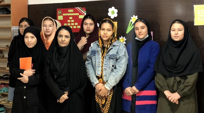 گفتگو با دانش آموزان و معلم مدرسه حضرت فاطمه (س) گرکز پیرو نهضت توسعه عدالت آموزشی