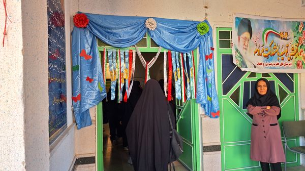 نواخته شدن زنگ مهر در  مدارس شهرستان لنده