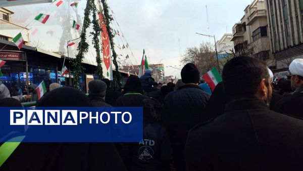 جشن پیروزی انقلاب در خیابان‌های تهران