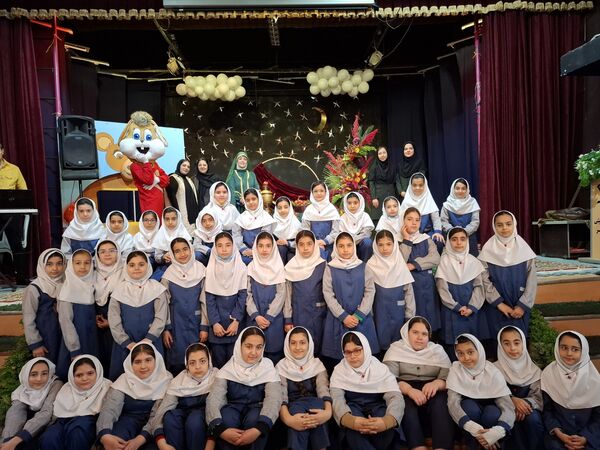 جشن یلدا ۱۴۰۴ در مدرسه ۱۷ شهریور شهرستان بجنورد 