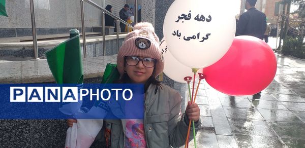 همگام با هم؛ مردم و دانش‌آموزان، شکوه جاودانه ۲۲ بهمن را فریاد می‌زنند