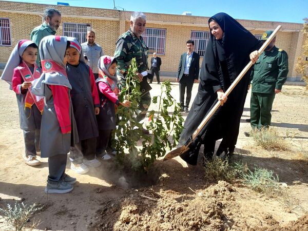 نهال‌های مهر در خاک دبستان ام‌السلمه جاجرم