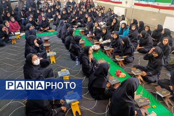 محفل انس با قرآن کریم در دبیرستان حاج بهادر گراشی ناحیه ۳