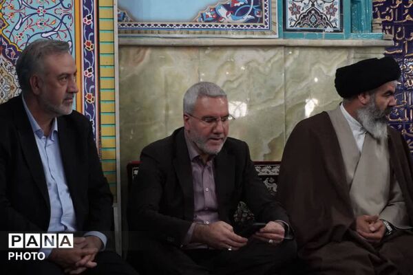 نسل نو در آینه ایمان؛ حضور دل‌نشین نوجوانان نماز جمعه بهارستان