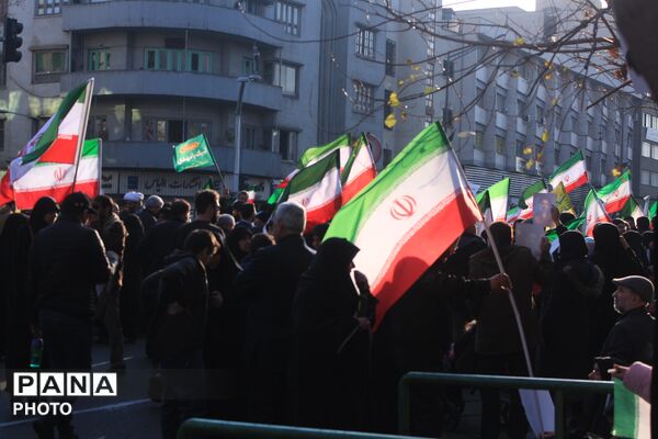 بیعت مردم تهران با سومین رهبر انقلاب
