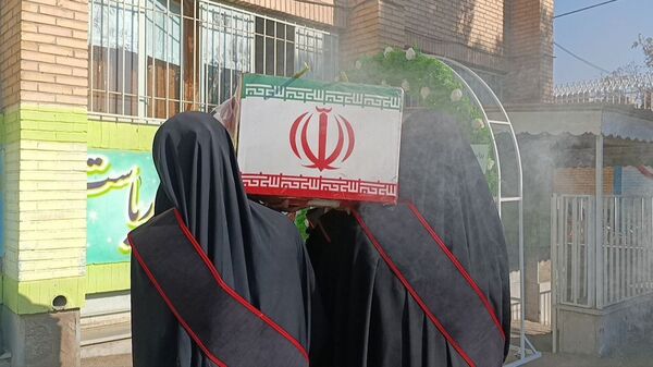 دبیرستان دخترانه شاهد قدسیان میزبان پیکر مطهر شهید گمنام