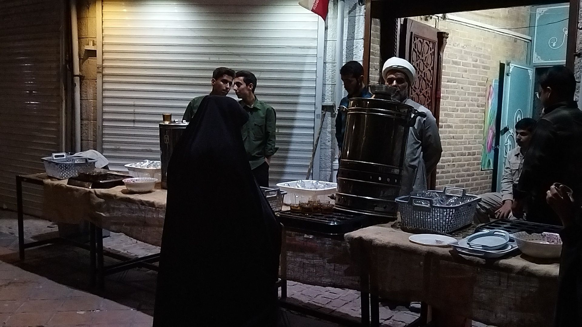 چایخانه حوزه علمیه گلشن؛ عطر چای نذری در مسیر عاشقی