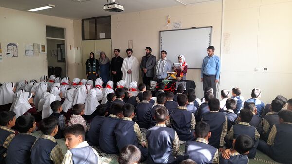 مراسم سوگواری سیدحسن نصرالله در مدرسه سراب شهدای غضنفر نورآباد 