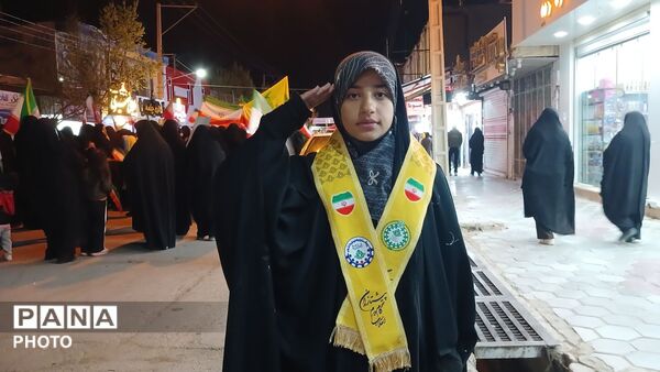 فارسان یکپارچه علیه استکبار فریاد «مرگ بر آمریکا» در آسمان شهر 