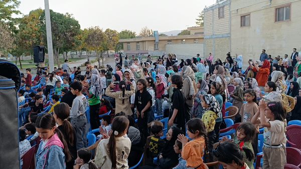 تماشاخانه سیار در شهر سفیددشت 