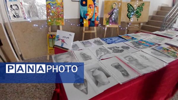 گالری هنر در هنرستان شهید بخشنده زرقان 