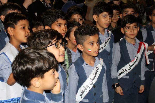 بازدید قائم‌مقام سازمان دانش‌آموزی از غرفه شهدای دانش‌آموز ورامین