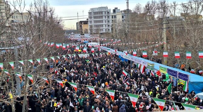 روایت نوجوانان از ۲۲ بهمن؛ وقتی آینده، شانه‌به‌شانه تاریخ قدم زد