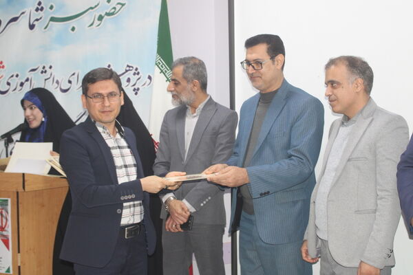  همایش تجلیل از دانش‌آموزان برگزیده مسابقات نانو فناوری، آزمایشگاه و ادبیات استان بوشهر