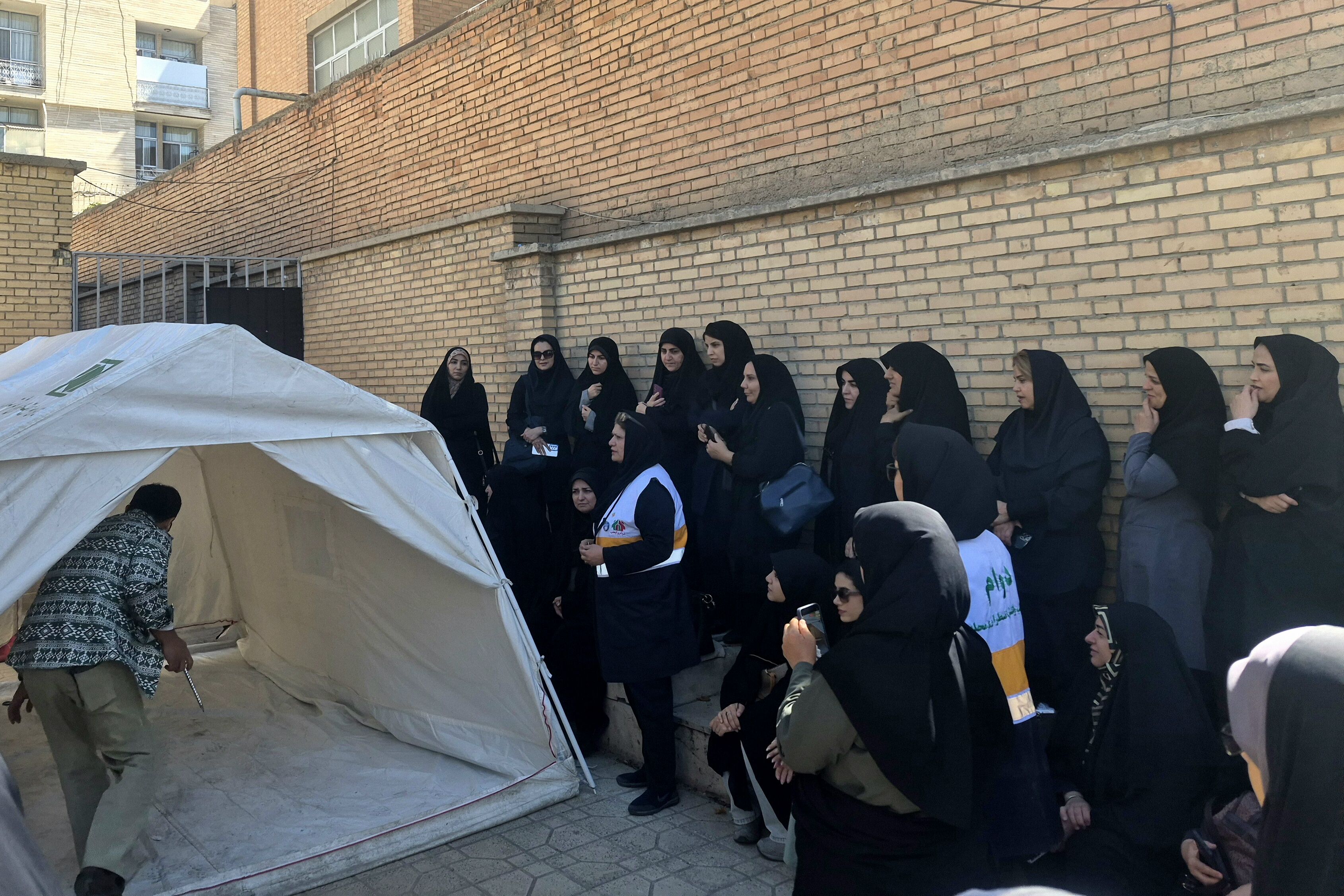 مربیان پیشتاز منطقه ۵ تهران، اصول تخصصی برپایی چادرهای امدادی هلال‌احمر را فرا گرفتند