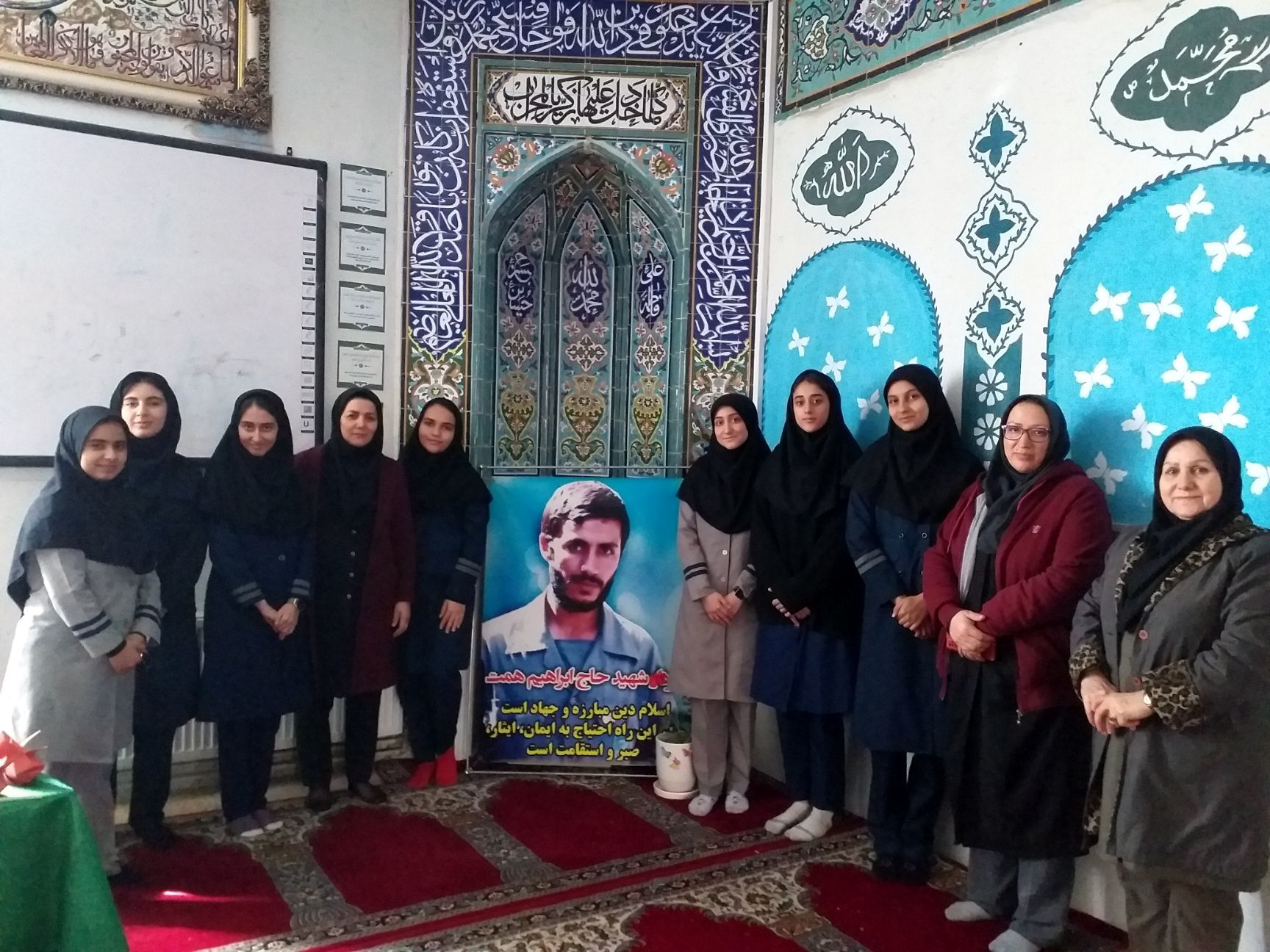 اجرای طرح لاله‌های روشن در دبیرستان شهید همت شهرستان ملارد 