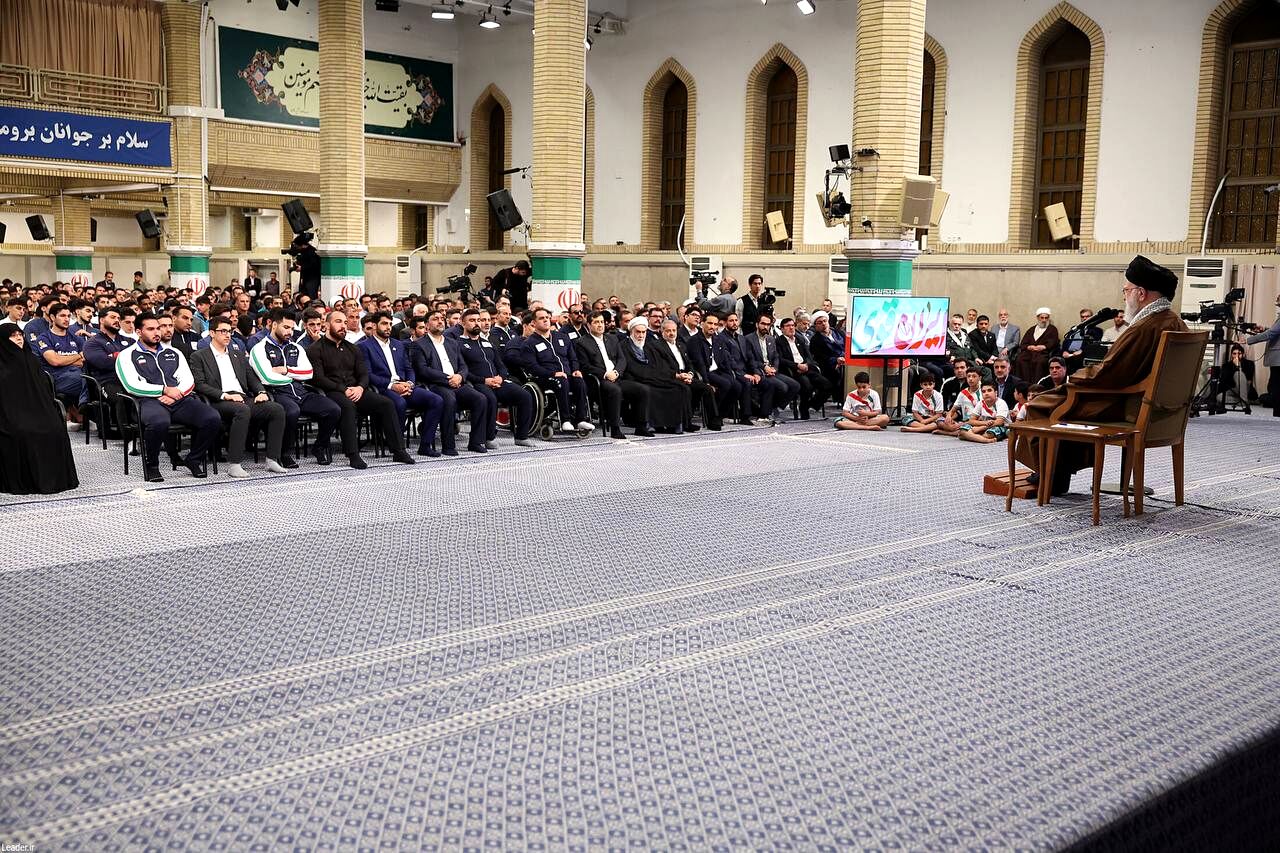 قدردانی و عهد جامعه ورزش با رهبر معظم انقلاب: سربازان ایران در جنگ نرم خواهیم بود
