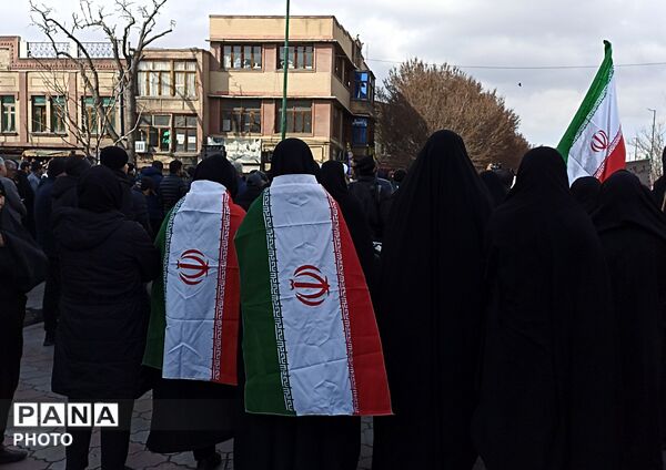 تجدید‌ میثاق‌ مردمان‌ غیور‌ تبریز‌ در‌ تشییع‌ پیکر‌ شهدای اقتدار