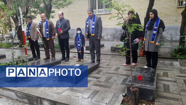 تجدید پیمان با شهدا به مناسبت هفته گرامیداشت مقام معلم