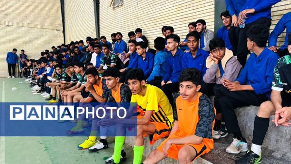 قهرمانی علامه محمدتقی گرو در مسابقات فوتسال سالگرد پیروزی انقلاب در سندرک