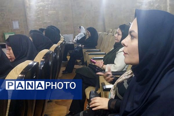 برگزاری انتخابات انجمن اولیا و مربیان در دبستان شهید مجید مجیدی ناحیه دو شهرری 