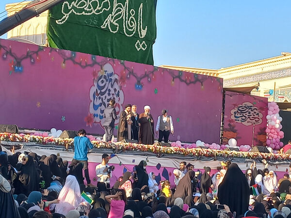جشن تکلیف دختران و گرامیداشت دهه کرامت در قم