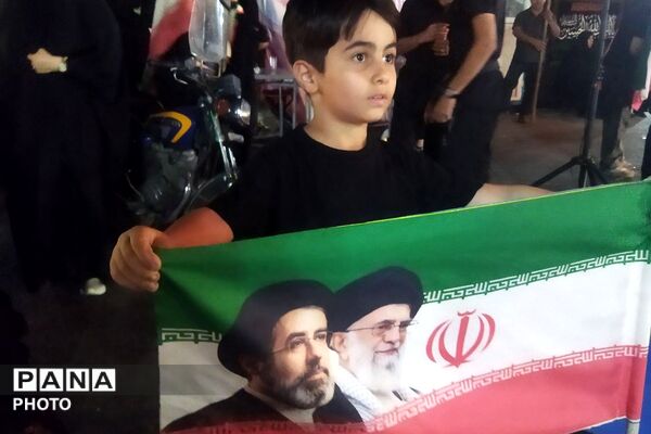 دست‌های کوچک نوآموزان در انتظار بدرقه‌ای بزرگ
