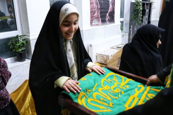 پرچم متبرک امام رضا (ع) در جشن ولادت امام رئوف در مسجد امام حسن عسکری (ع) بجنورد 