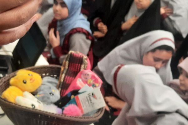 برگزاری جشن میلاد امام رضا علیه السلام در دبستان شاهد ام البنین (س) ناحیه دو شهرری 