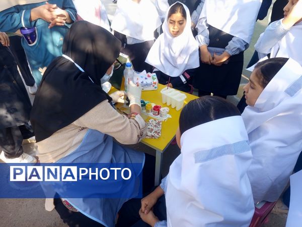 بازارچه کتاب در دبستان سمیه