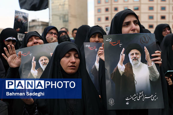 اجتماع مردم تهران در میدان ولیعصر (عج)