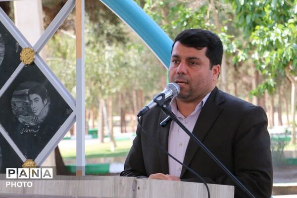 گرامی داشت مقام معلم و آئین گلباران مزار شهدای گمنام