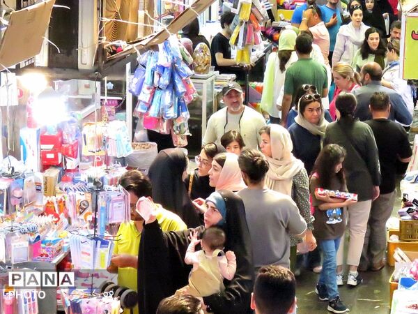  روایت شور و شوق خرید لوازم‌التحریر در بازار بزرگ تهران