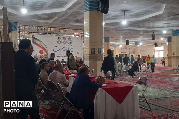نماز جمعه این هفته قدس با سخنرانی رئیس آموزش و پرورش و برپایی میزهای خدمت