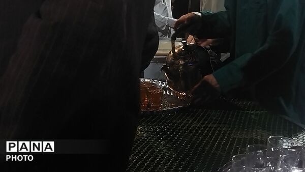 چایخانه فاطمه الزهرا برای هفتاد و هفتمین شب میزبان مردم 