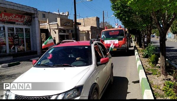 حرکت کاروان «تراکتورها» در شهر جعفریه قم 