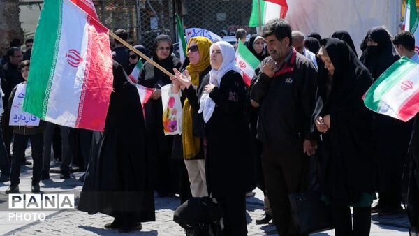 آیین شکوه هنرمندان و شهروندان کرجی در اجتماعات مردمی 
